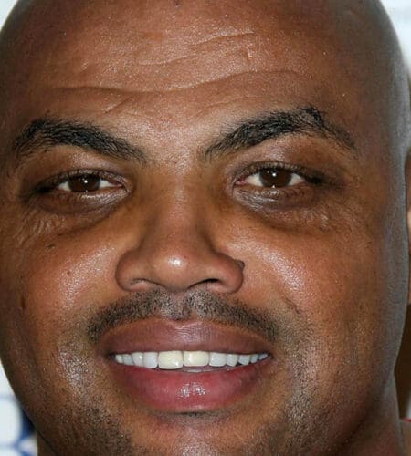 Which former Oakland Raider partnered with Charles Barkley in an Alabama restaurant?
