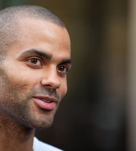 How many French players had played in the NBA before Tony Parker?