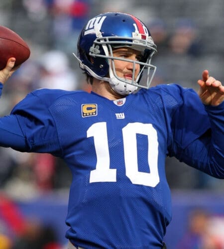 How many touchdown passes did Eli Manning throw in the 2011-12 Divisional playoff game against Green Bay?